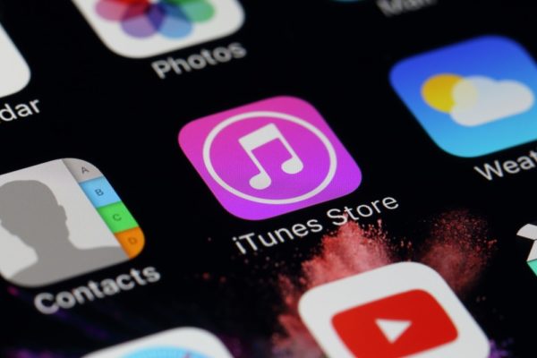 Apple Reportedly Removes Crypto Podcast, Continued Crackdown on Industry?