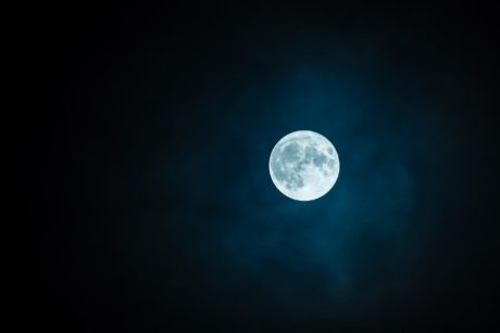 Full Moon: Will Bitcoin Break Out During Today’s Celestial Event?